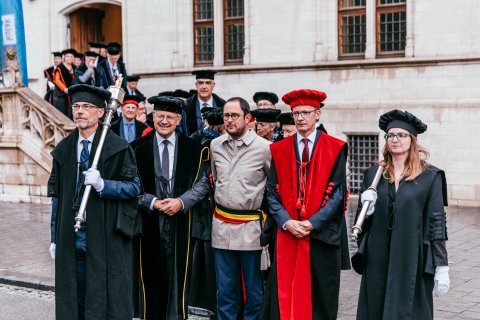 Kulak Desmet rector en vicerector