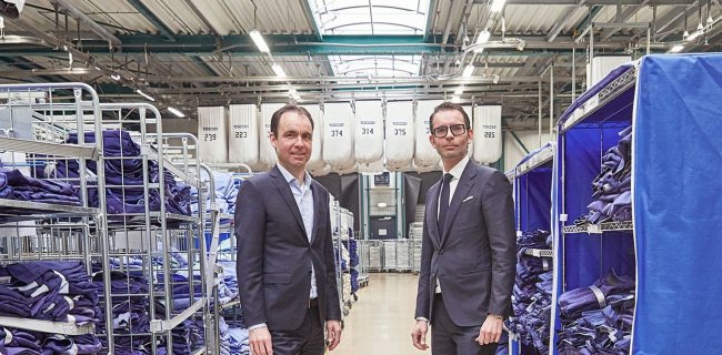 Welke Broers Bouwden Het Eerste Bestuurbare Motorvliegtuig 6 Letters