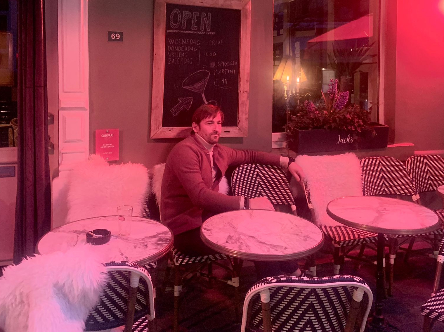 Jack's Bar te koop Bachelor wil burgemeester worden Made in