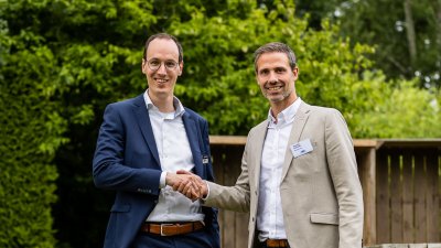 Jong VKW-Summerstart-overdracht voorzitterschap (links Wouter Uten, rechts nieuwe voorzitter Maxime Monard) kopie