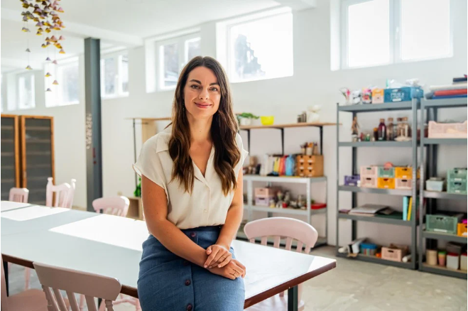 Anke van Os, zaakvoerster van De Handleiding, opent tweede atelier in Mechelen: 