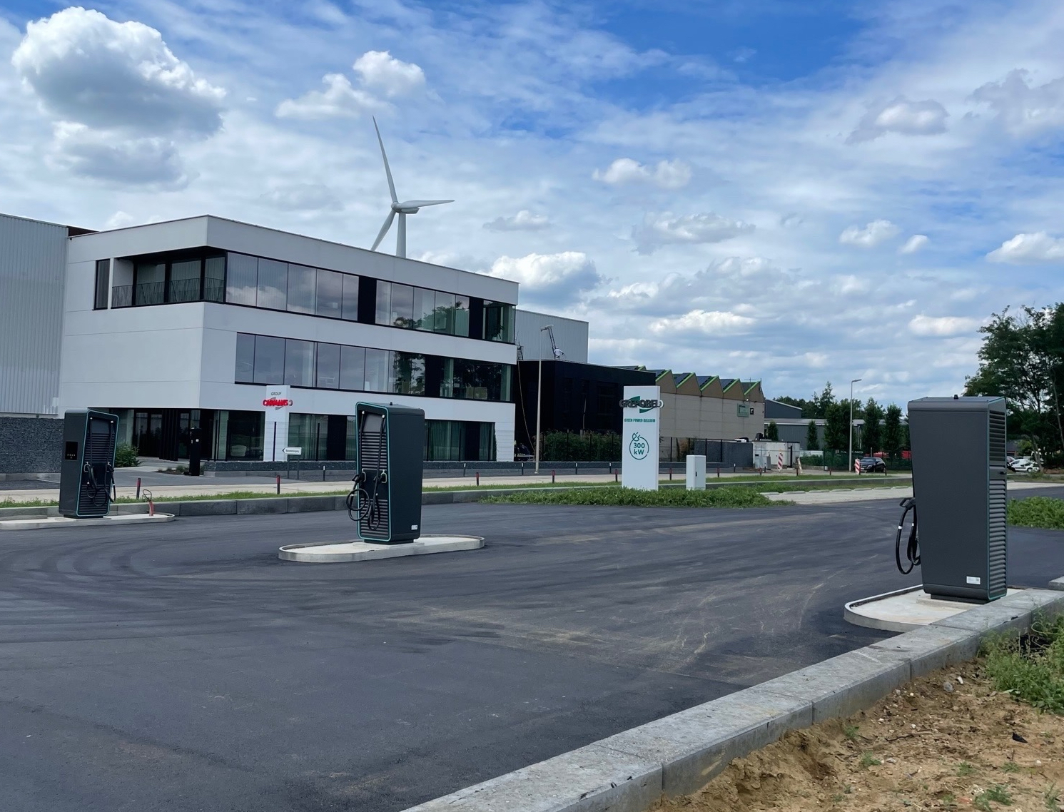 Carmans bouwt station met superchargers in Lummen Made in