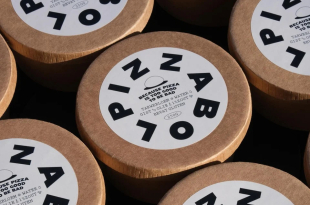 Met deeg van Pizzabol maak je thuis zelf een Napolitaanse pizza. Foto: rr