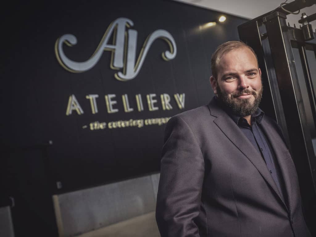 Ruben Robeyns Ruben Robeyns bedient 33.000 VIP's in enkele weken tijd... - Made in
