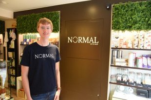 Arne Govaerts begon in 2020 met Normal als webshop. Foto: svov