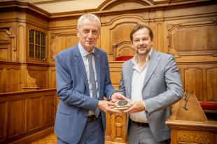 Filip Timmermans krijgt erepenning KU Leuven voor realisaties in modulaire bouw