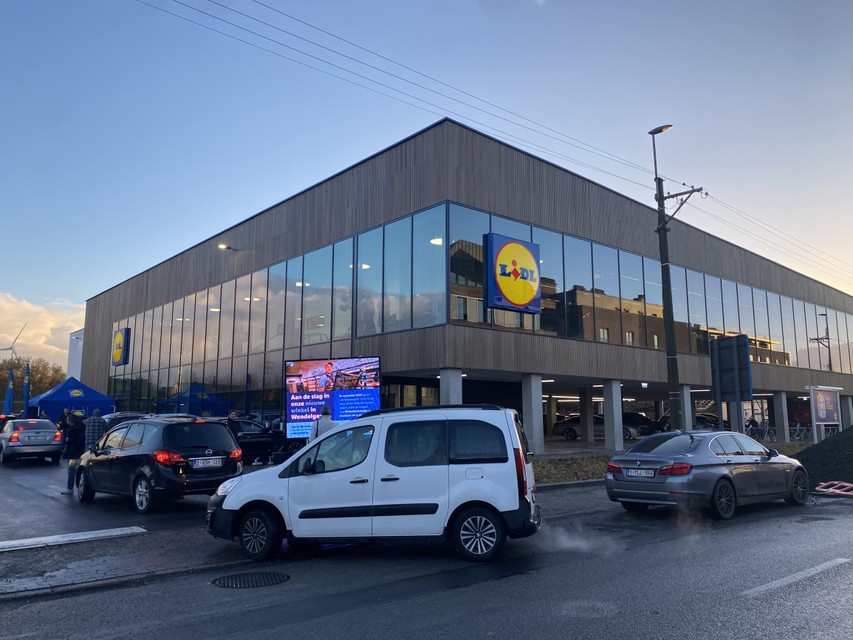 Grote Lidlwinkel opent de deuren in Wondelgem en trekt meteen veel