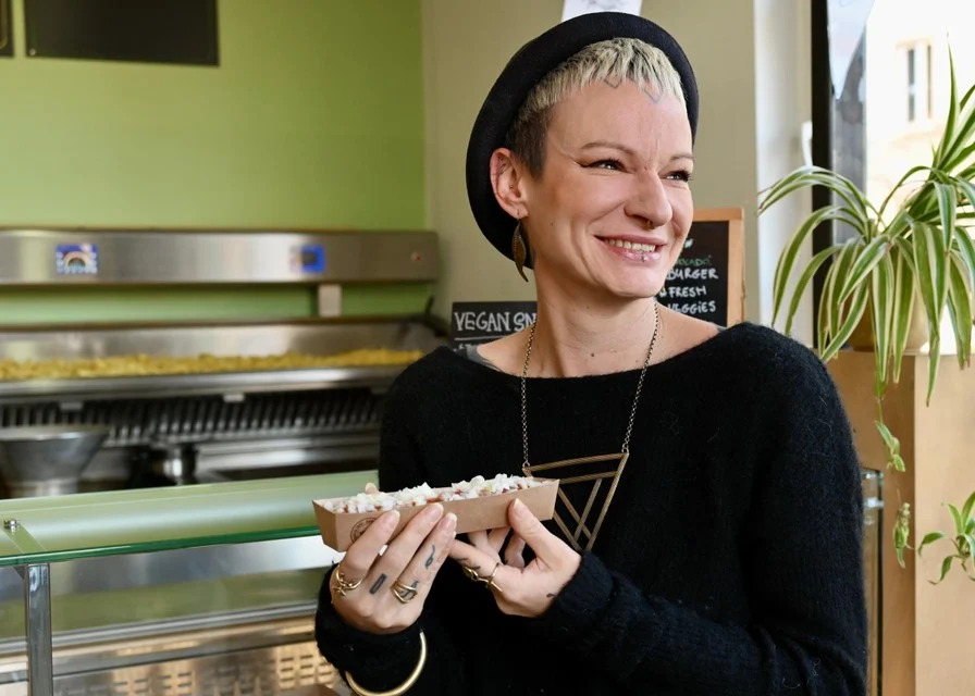 Het succes van Frituur Tina, waar vegetariërs en veganisten verwend