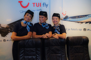 Tui fly hostesses