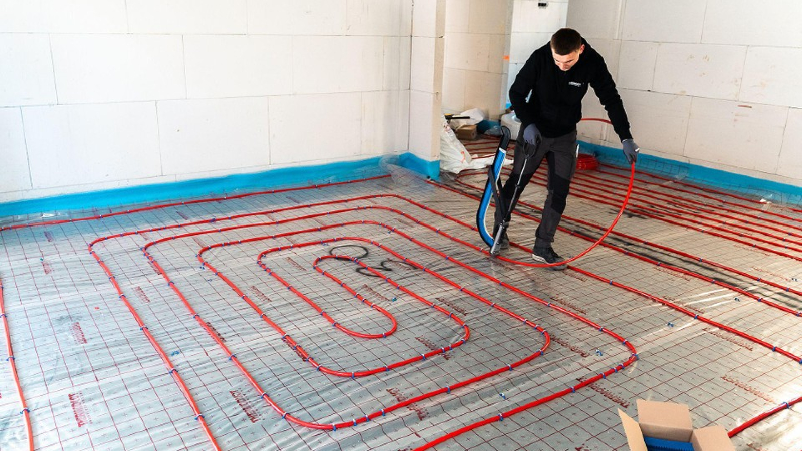 De Mortselse firma legt verschillende koel- en warmtesystemen