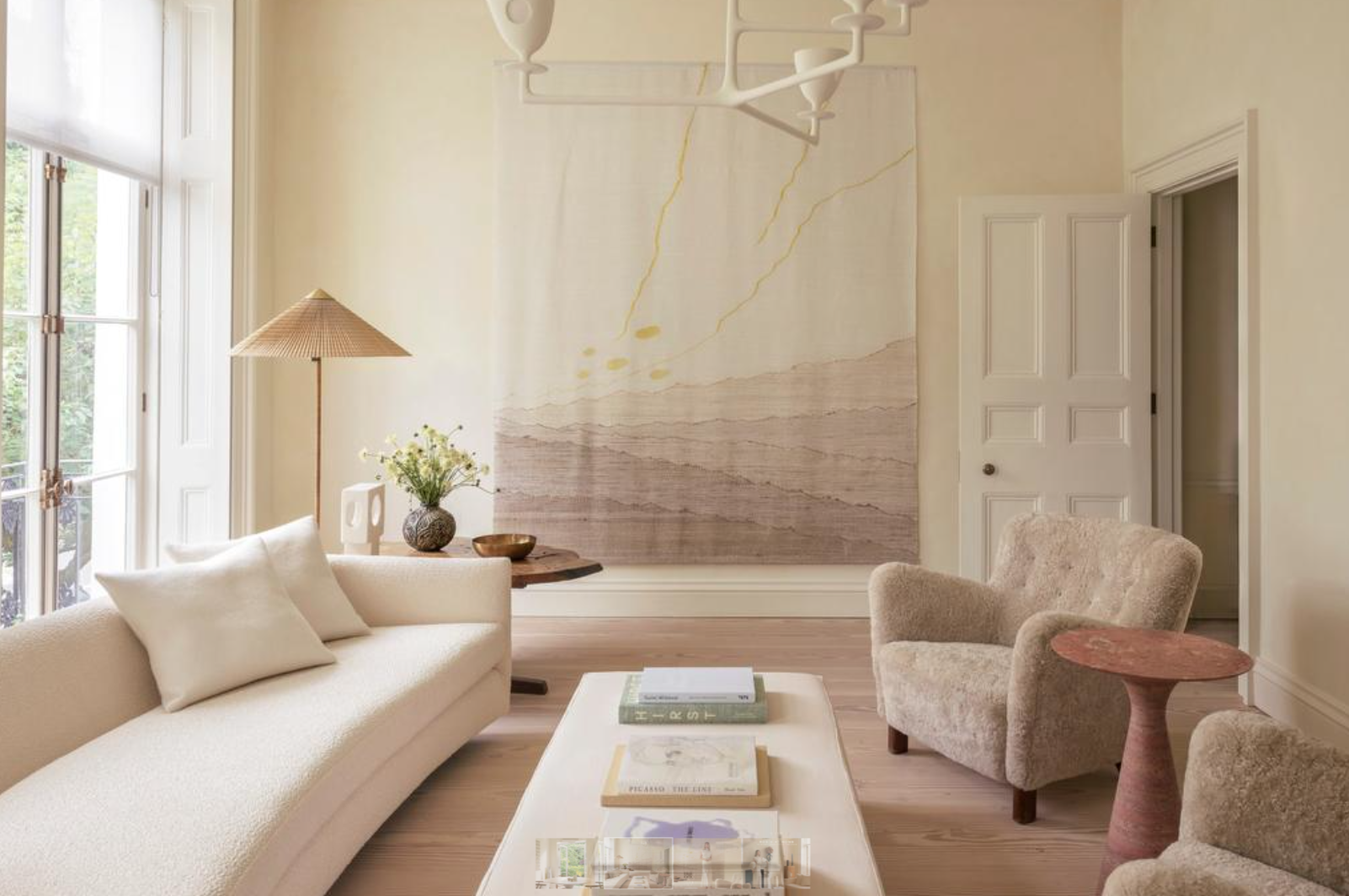 Vogue Living Australia toont Geelse tafel in huis van Brits celebrity ...