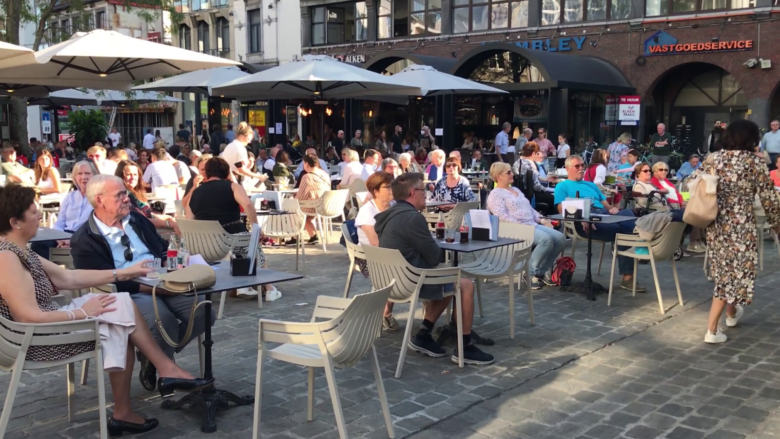 MIL Terrastafels op grote markt Hasselt