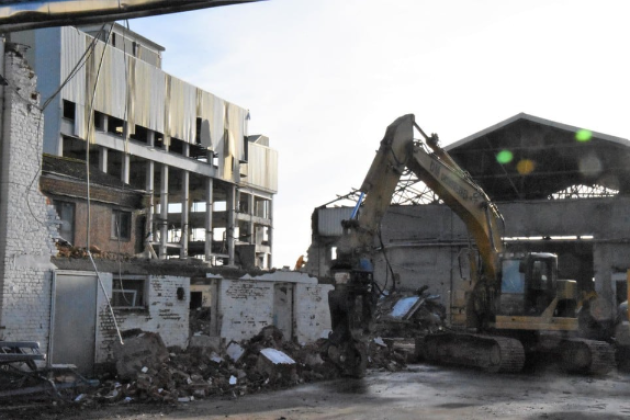 In 2018 werden de fabrieksgebouwen van Luhns Detergent gesloopt.