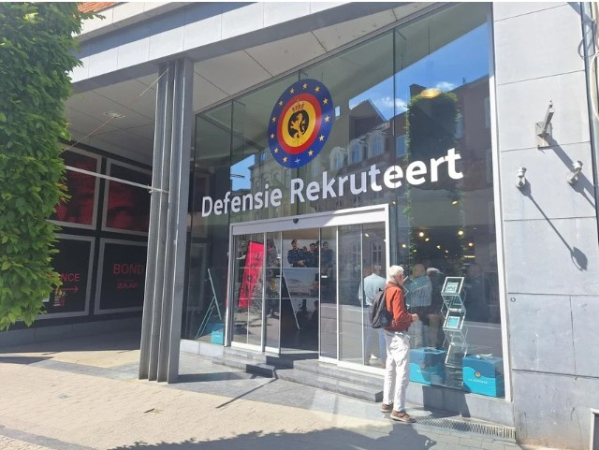 Defensie Rekruteert Pop-up store van defensie op de Bondgenotenlaan