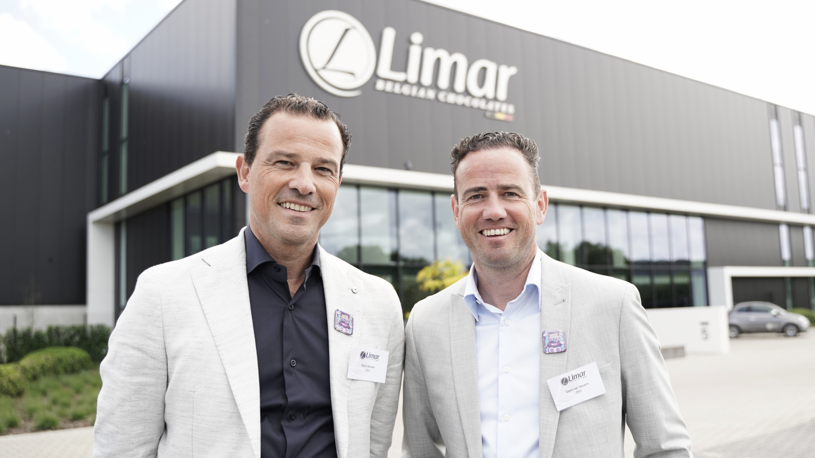Niels Geuens (links) en zijn broer Geertjan zijn trots op de gloednieuwe chocolaterie.