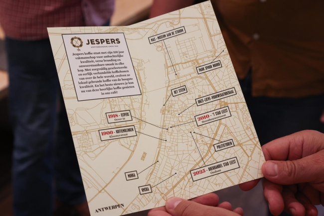 Met een kaartje leren de klanten ook wat bij over de geschiedenis van Jespers