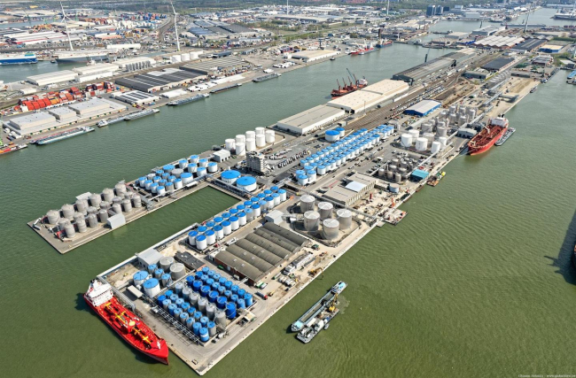 Op de terminal aan het Leopolddok staan nu 247 tanks