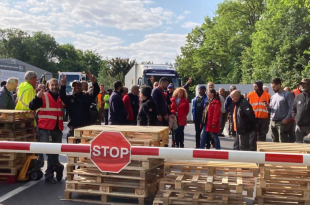 De werknemers van koerierbedrijf UPS in het Vlaams-Brabantse Diegem zijn weer aan de slag.