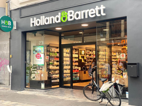 Holland and Barrett in de Veldstraat (1)