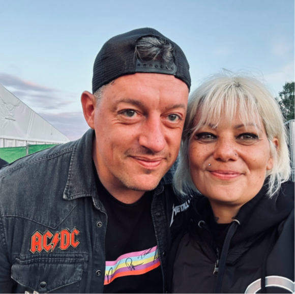 Jelle Vandecasteele（Cobras Architects）とアーティストのCindy Frey Sign for Ambitious Cross -Pollination Project