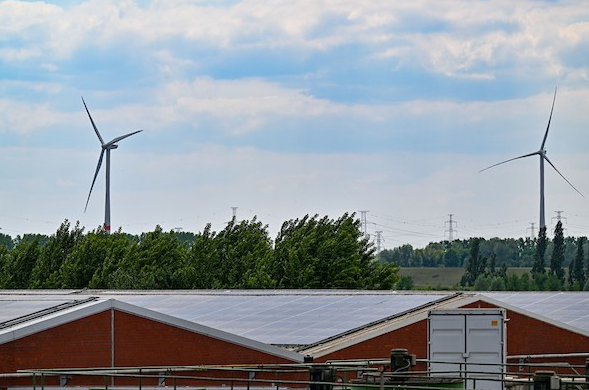 Zonnepanelen-installatie De zonnepanelen-installatie op de productiesite van Milcobel in Langemark.