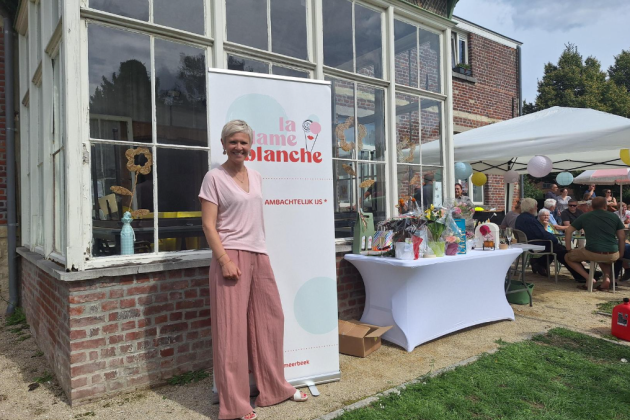 An Hendrickx opent ijssalon La Dame Blanche in Meerbeek
