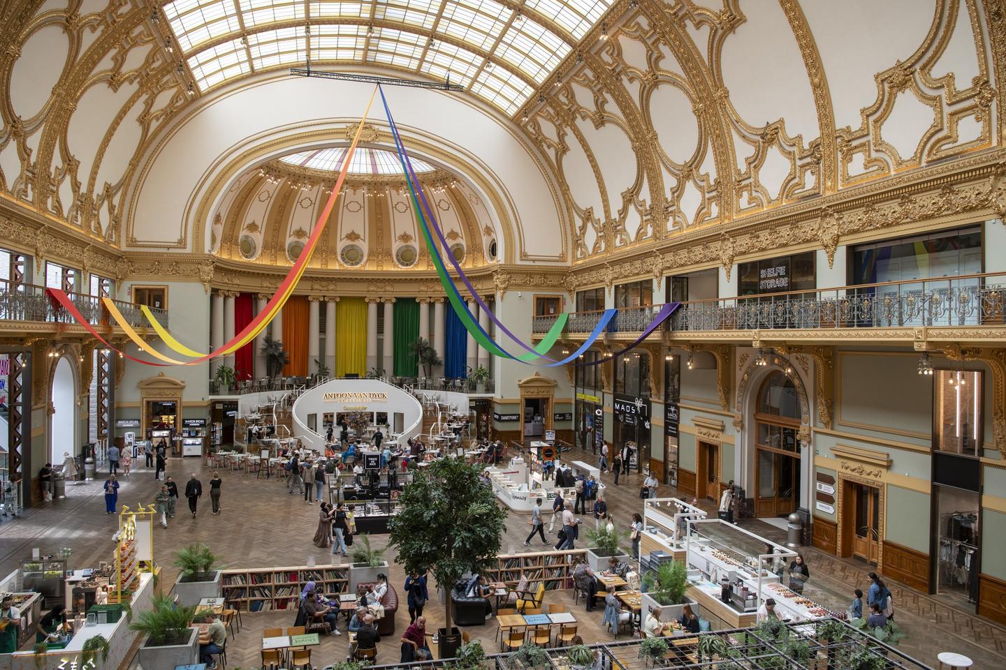 Een-zicht-op-de-majestueuze-Stadsfeestzaal.jpg