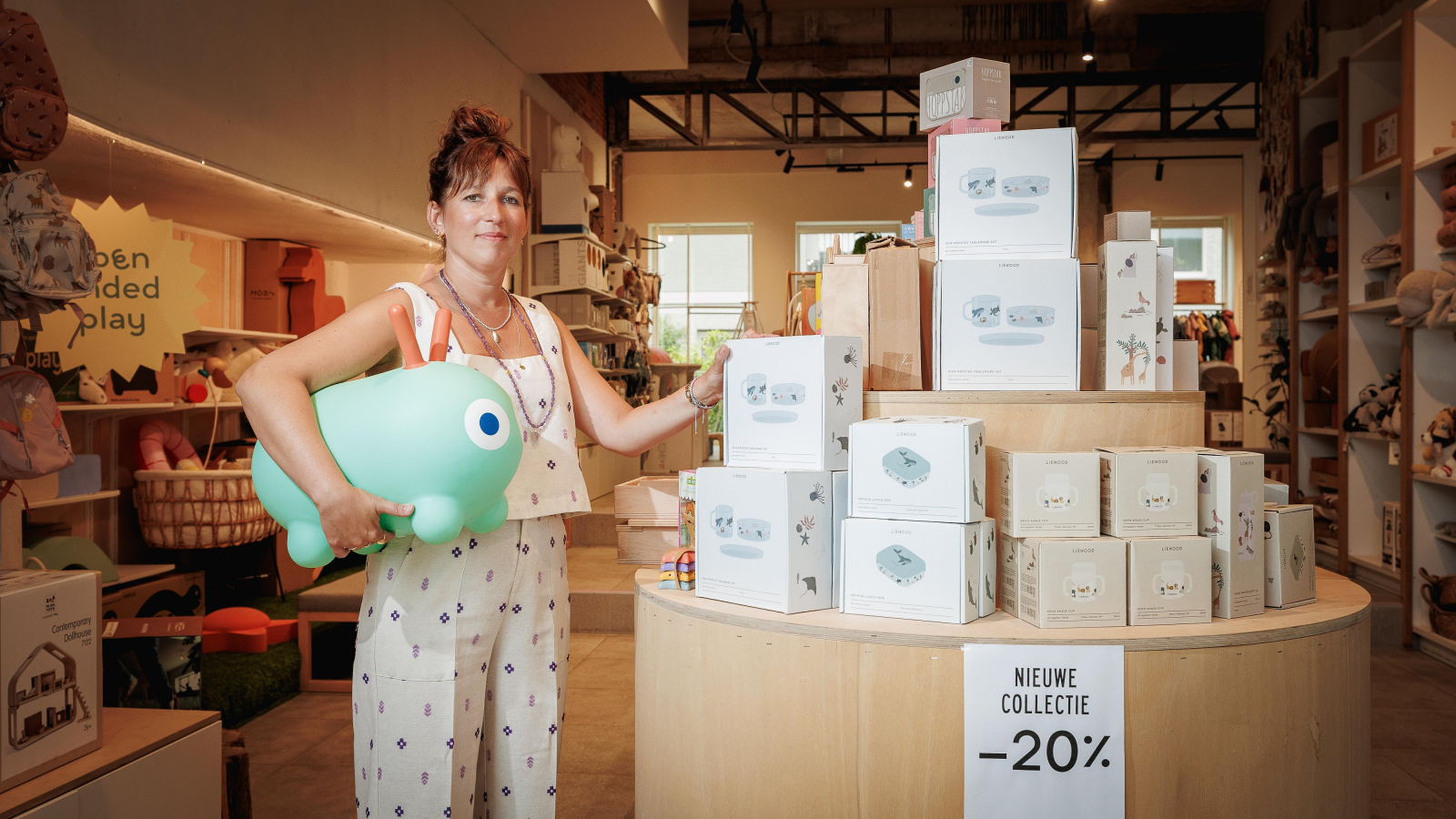 © Dirk Vertommen20250816 Mechelen Belgium : Lore van atelier bebe stopt ermee