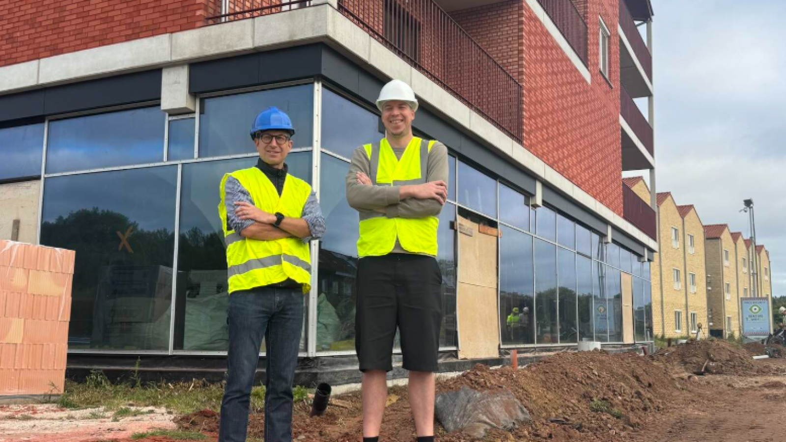 Gedelegeerd bestuurder Bruno De Maeyer en projectmanager Sander Schokkaert voor blok A ‘De Stutterij’ van woonproject Livitia die gekocht werd door Nektari.