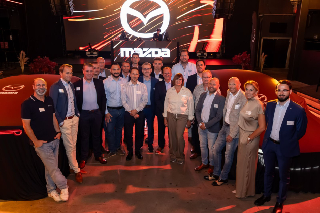 Groepsfoto Mazda