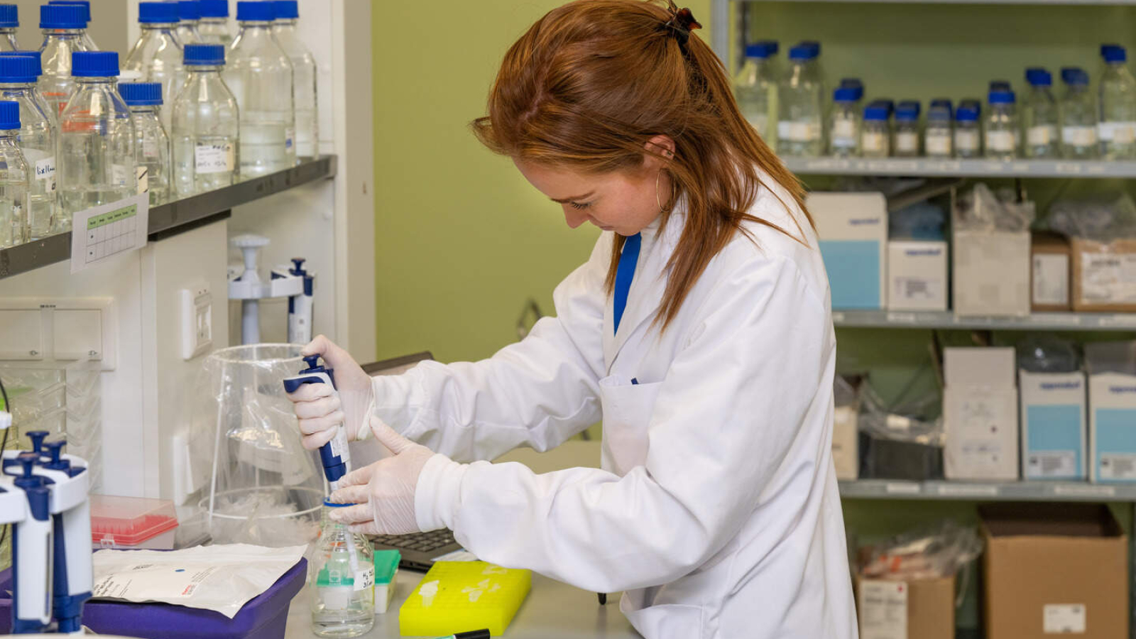 In de labo’s van biotechbedrijf Argenx wordt hard gewerkt