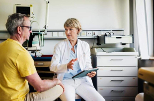 Naar de bedrijfsarts in plaats van de huisarts