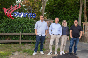 Oprichter Frederick Ronse (tweede van links) en de Ovinto-medewerkers