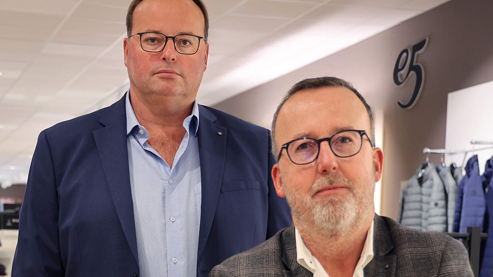 De broers Kristof (links) en Peter De Sutter, co-CEO’s van de Vlaamse modeketen e5