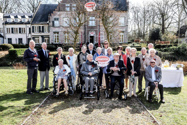 Eerder dit jaar had Manna al eens andere negentigjarigen uit Schoten uitgenodigd