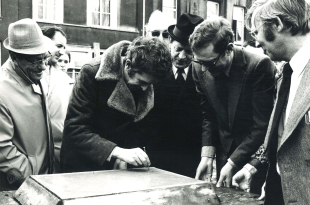 Pentascoop_eerstesteenlegging