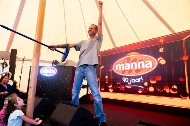 Sam Gooris zorgde voor vermaak tijdens het burenfeest