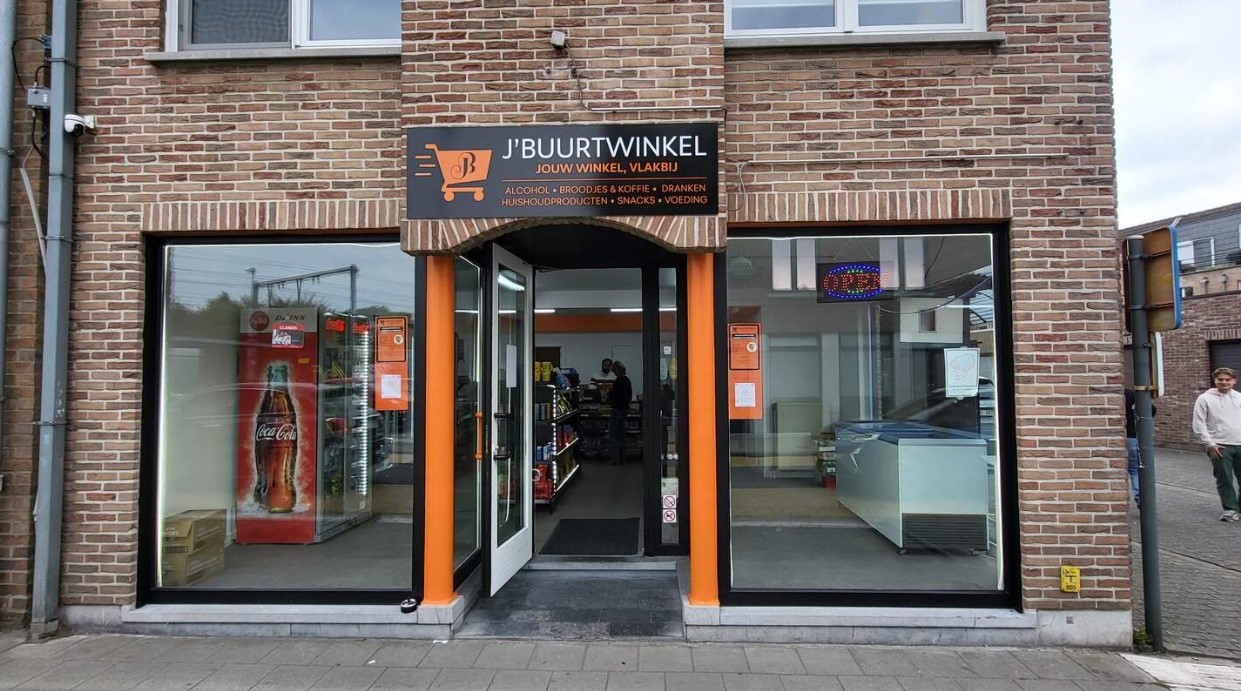 Twee broers openen buurtwinkel aan station: “We hebben koffie in 23 verschillende smaken”