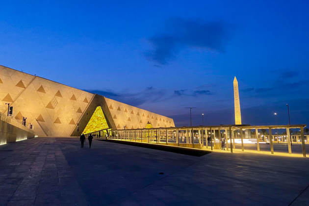 A-wonderful-snapshot-of-the-Grand-Egyptian-Museum-at-night