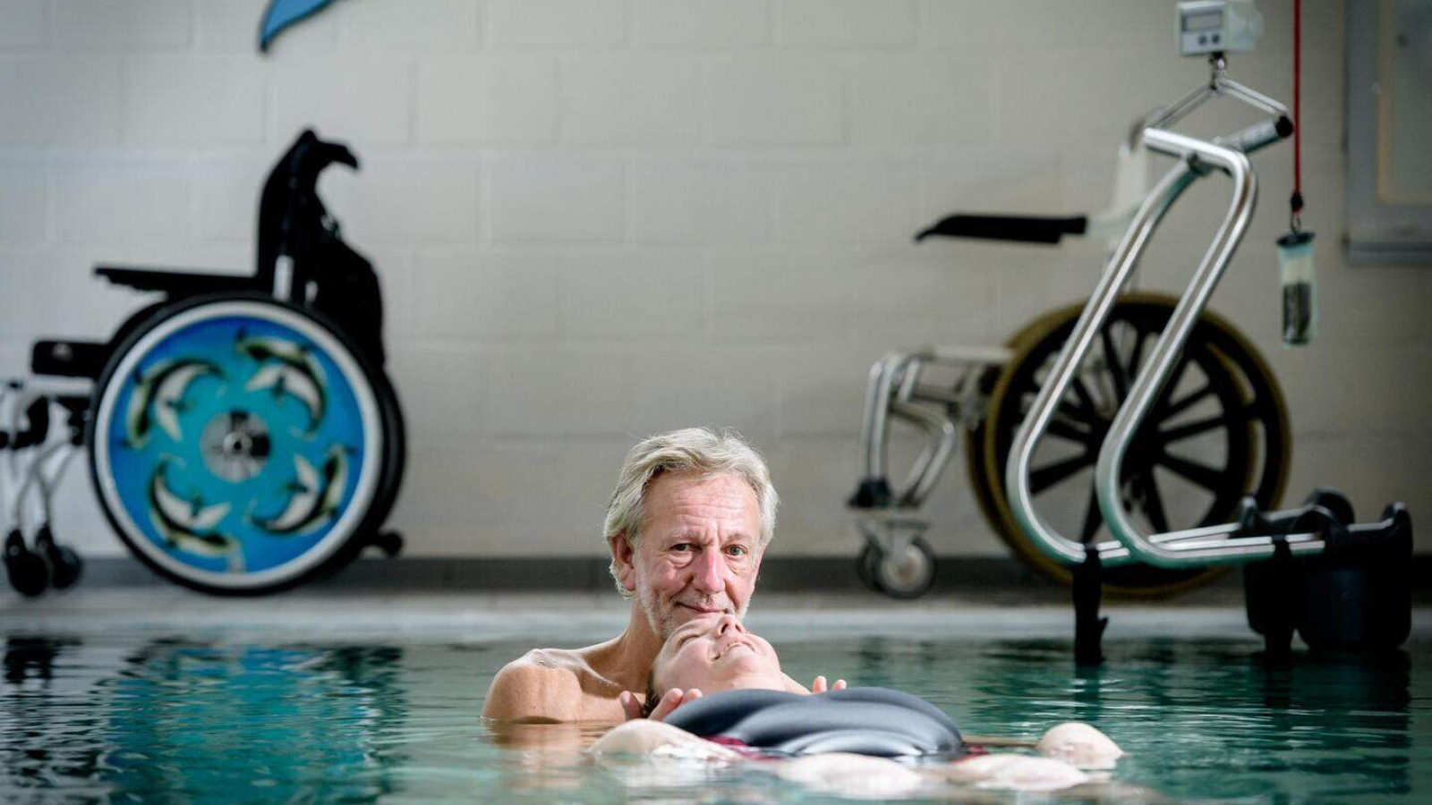Bezieler Ludo Deferme in het zwembad in betere tijden