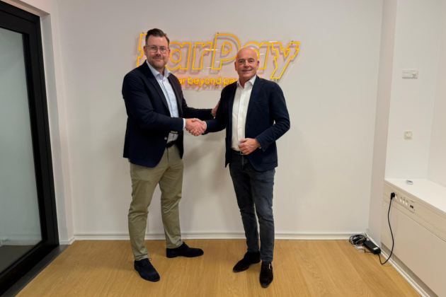 Rasmus Overbeck Christensen (FarPay) en Martijn Brand (POM)