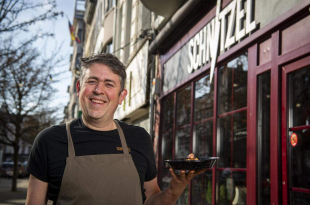 Chef Geert Weyn van Schnitzel op de Paardenmarkt