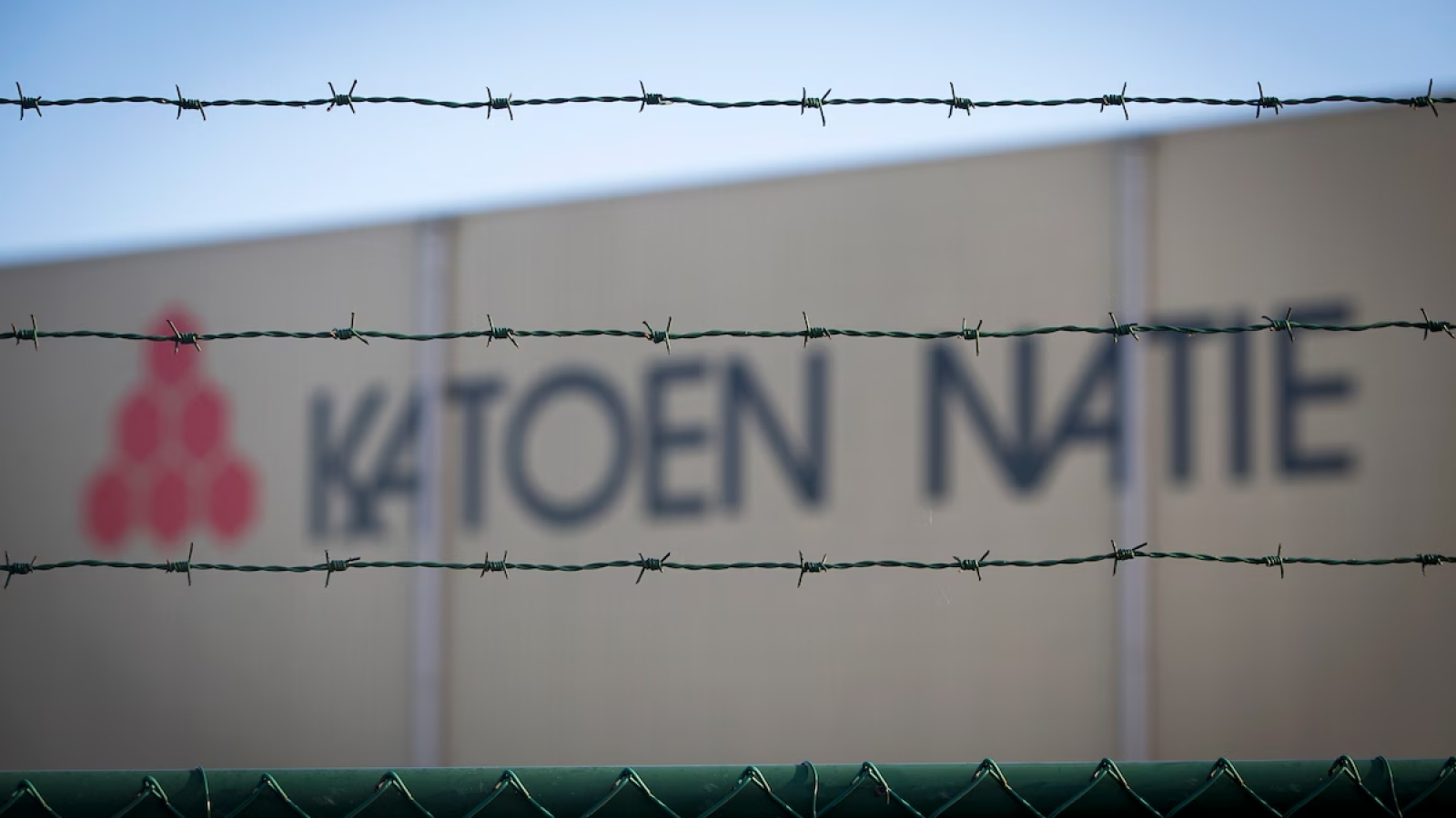 Franse vakbonden voeren actie bij Katoen Natie in centrum van Antwerpen