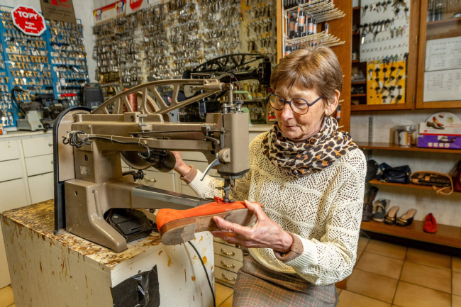 Freddy Raus en Tilly Van Gestel van TIP TOP Schoenmakerij Mol-foto joren de weerdt (1)