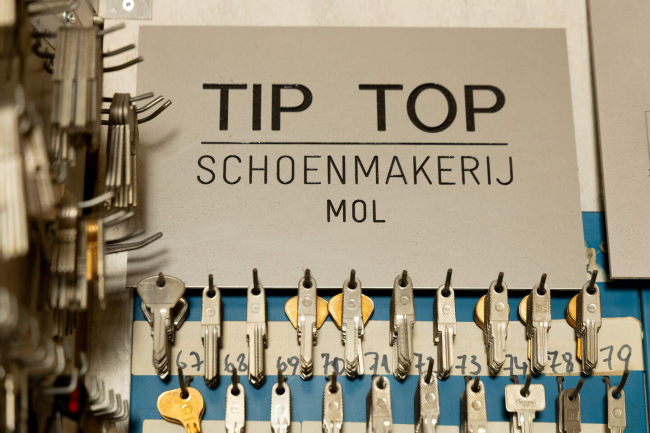 Freddy Raus en Tilly Van Gestel van TIP TOP Schoenmakerij Mol-foto joren de weerdt (3)