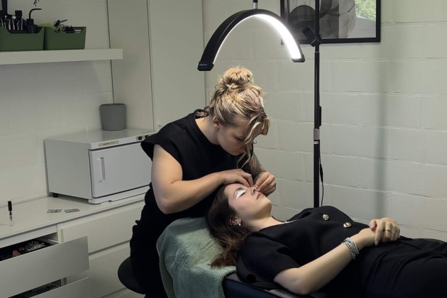 Ilythia combineert schoonheidsbehandelingen met tatoeages zetten in haar beautysalon