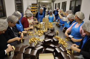 Rotary Turnhout schenkt 13.750 euro aan TEJO Kempen door verkoop pralines