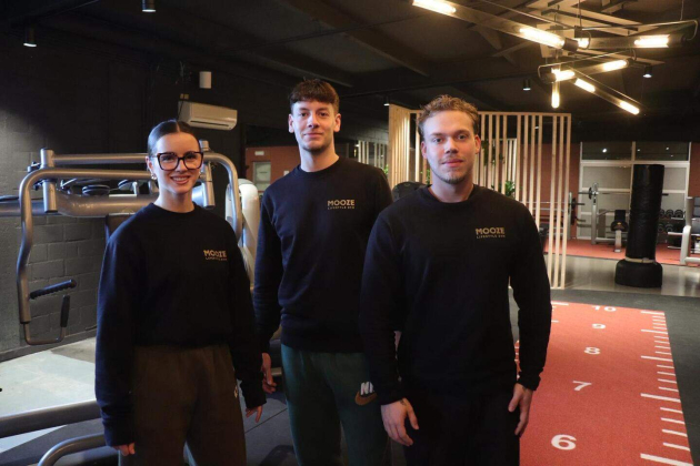 Coaches Julie Goossens Vince Vanderhaegen en clubverantwordelijke Boy Vanriessche zijn de vaste gezichten van Mooze Lifestyle Gym in Ninove_