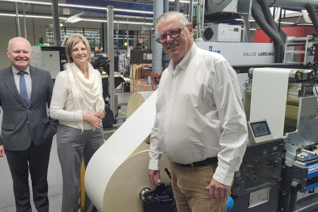 Inge Pauwels en Bernard Pauwels met burgemeester Koen Loete (002)