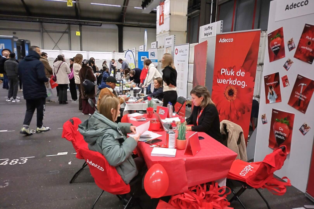Met meer dan 800 bezoekers was de jobbeurs in een hal van Coöperatie Hoogstraten een groot succes